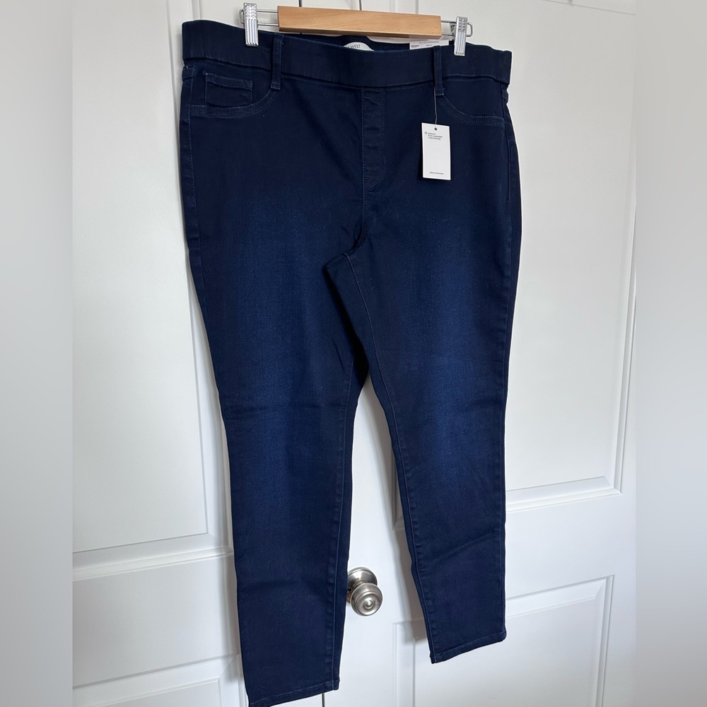 Med wash, pull on skinny jeans - Nine West